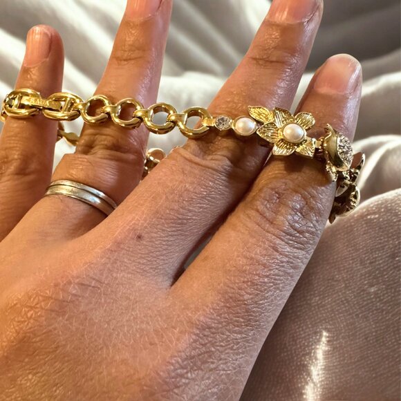 Titan Raga Women's Watch – Elegant Design | Timeless Sophistication - Picture 4 of 6